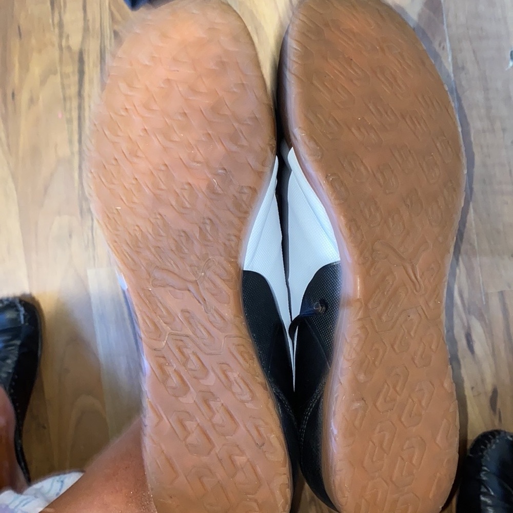 #backtoachool mens 12 Pumas never been worn outside